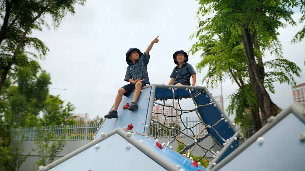 Making a Smooth Transition to a New School - Australian International School Singapore (AIS)